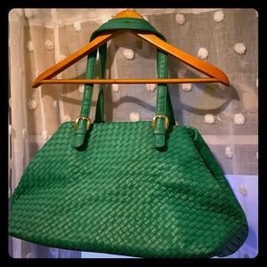 🍀euc lime green weave tote🍀